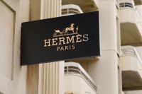 Hermes хочет вернуть NFT версии своих сумок